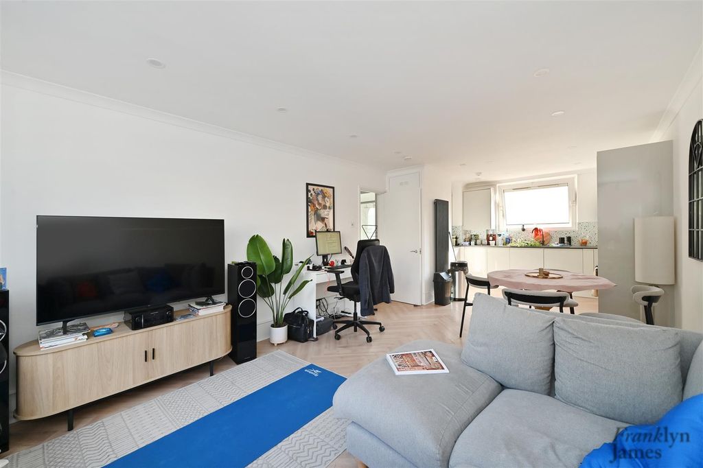 Property photo 2 of 8 7-Barleycorn-Way (3).Jpg
