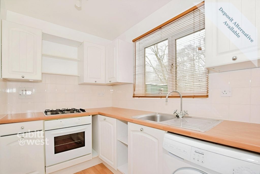 Property photo 2 of 8 Kitchen