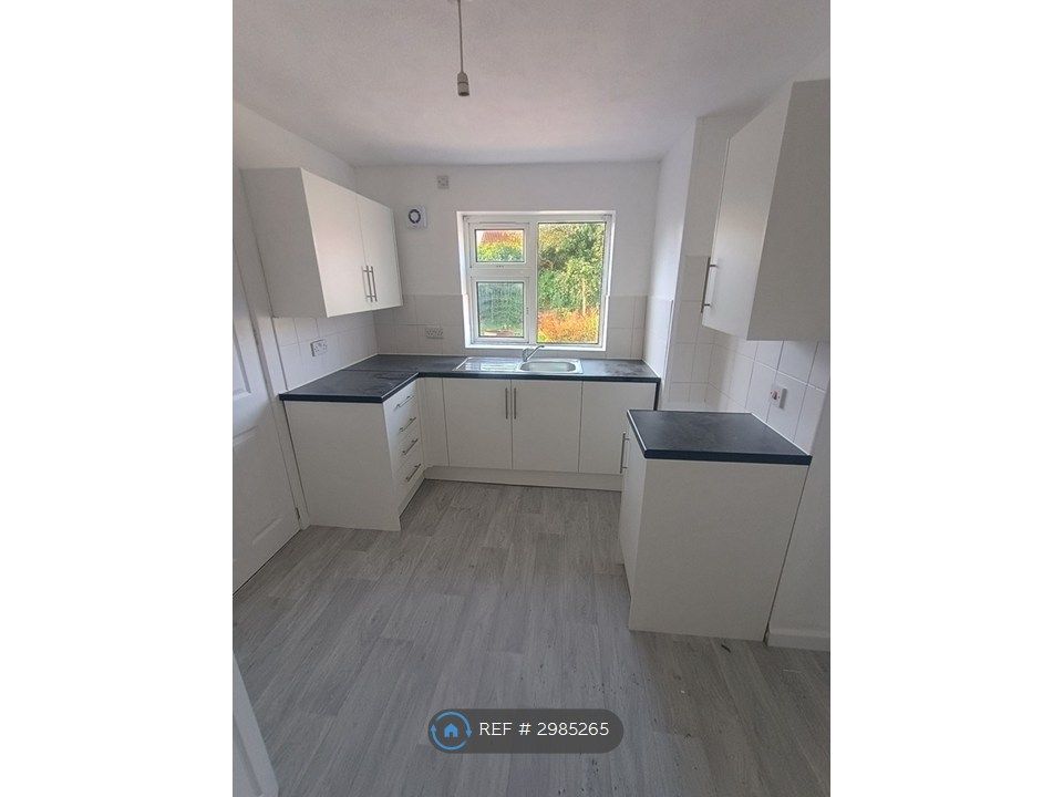 Property photo 1 of 7 Kitchen