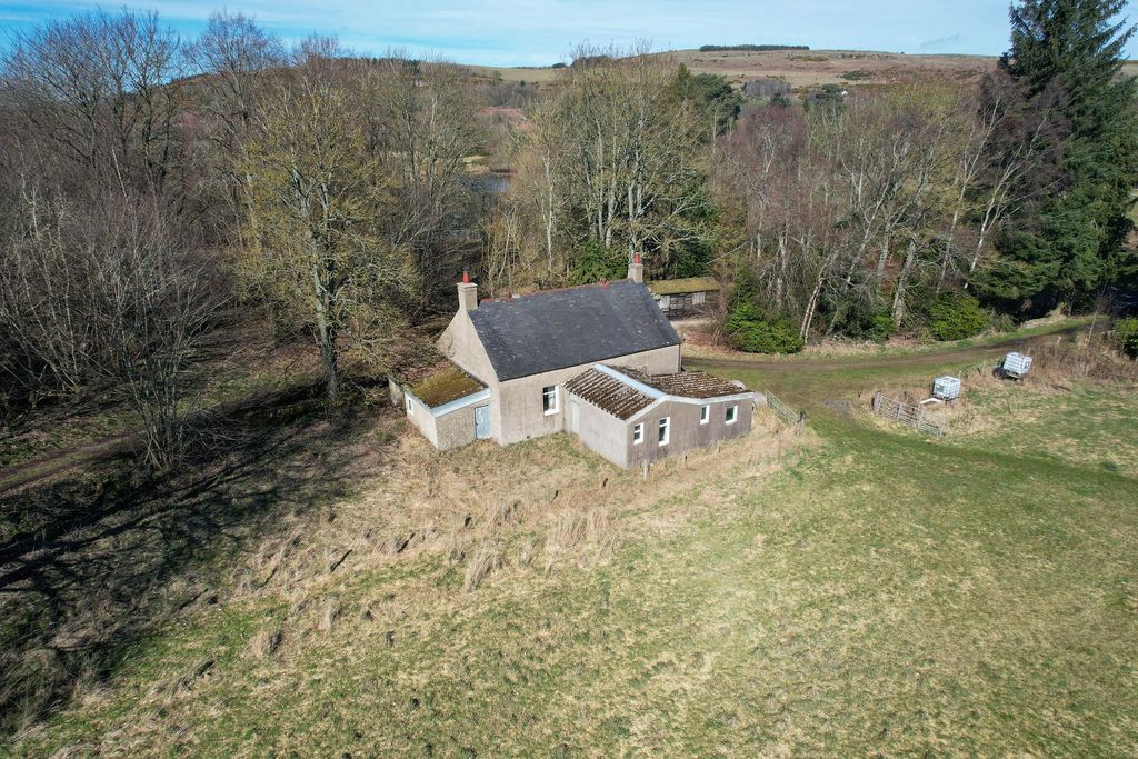 Property photo 1 of 32
