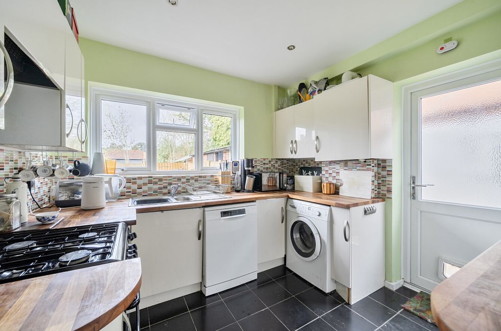 Property photo 2 of 17 1402392-8-698c602...