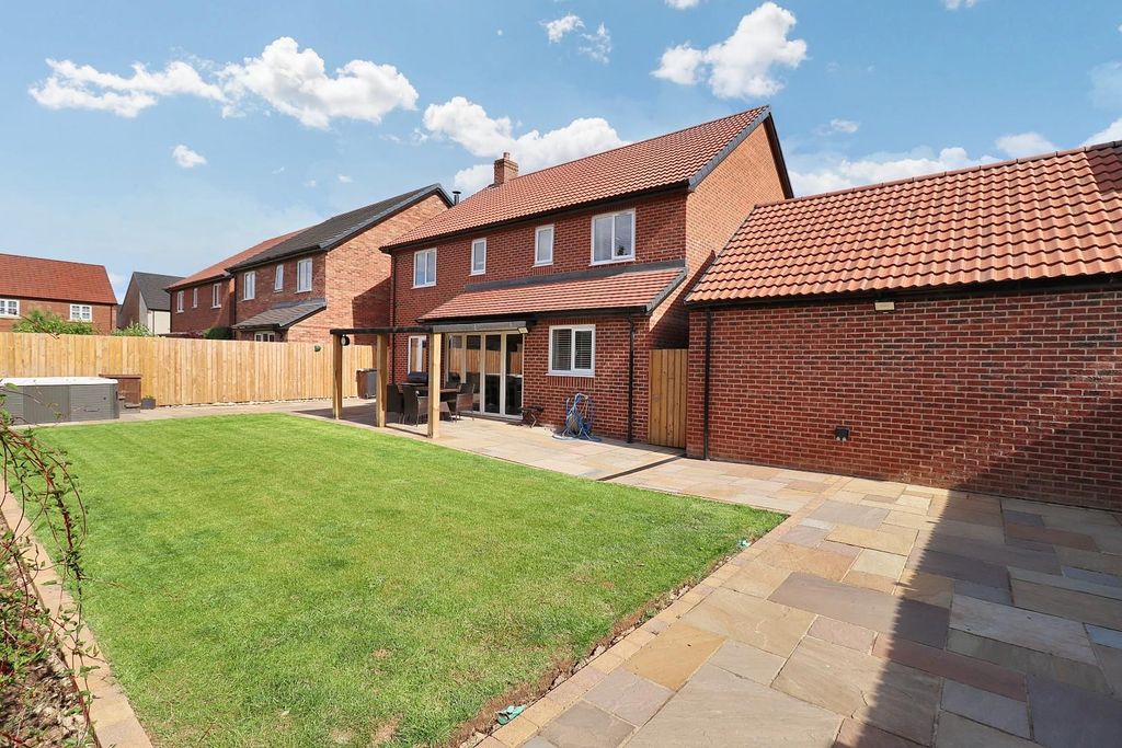 Property photo 2 of 36