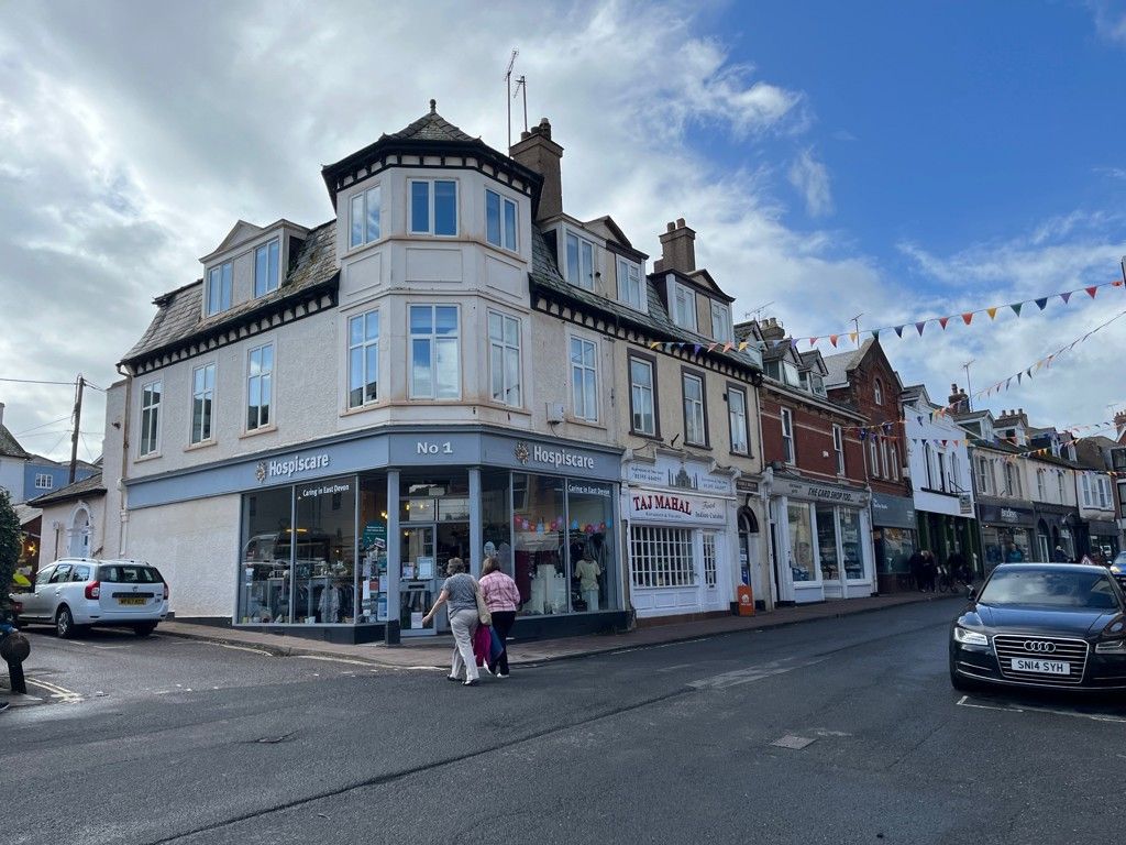 Property photo 1 of 6 Photo 9