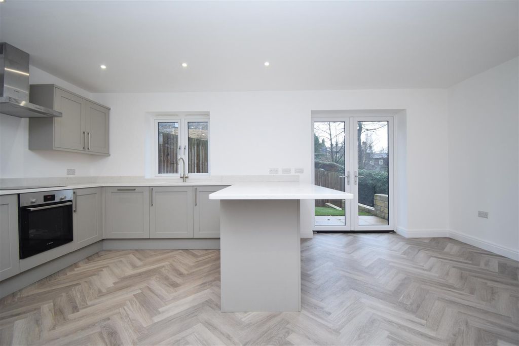 Property photo 3 of 24