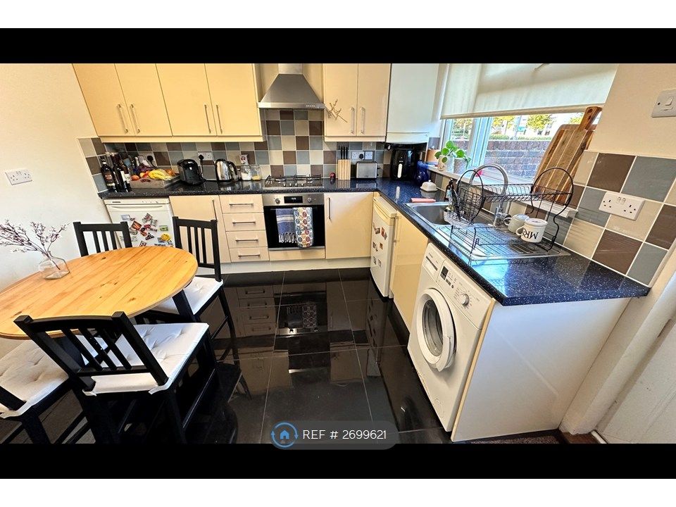 Property photo 3 of 13 Kitchen