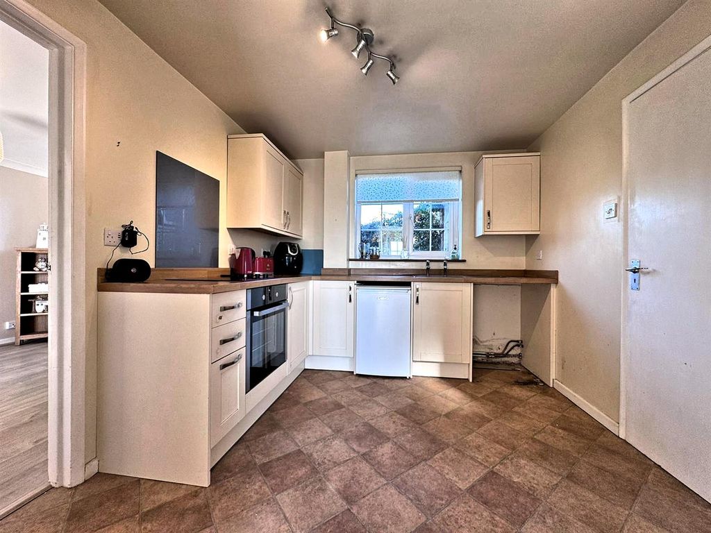 Property photo 3 of 29 Kitchen