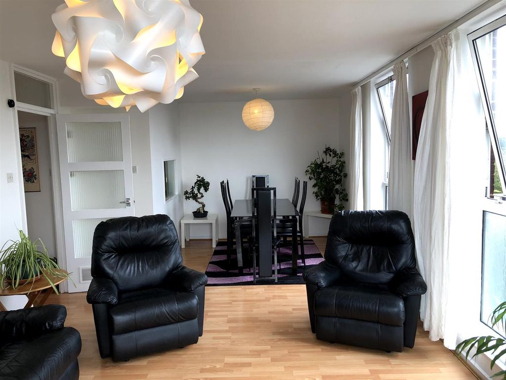 Property photo 2 of 11 Living Room.Jpg