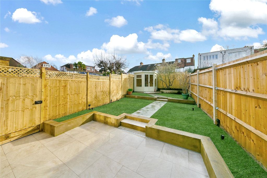 Property photo 2 of 12 Picture No. 23