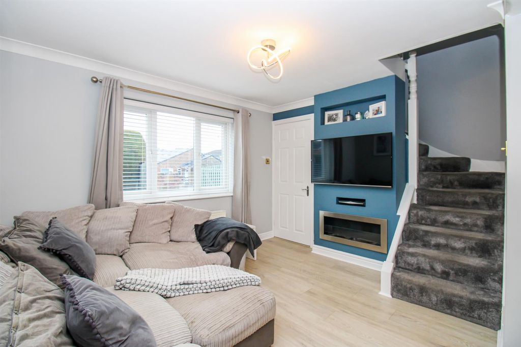 Property photo 2 of 20 Living Room