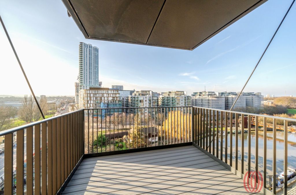 Property photo 2 of 18