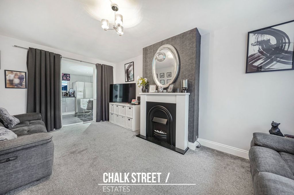 Property photo 3 of 25