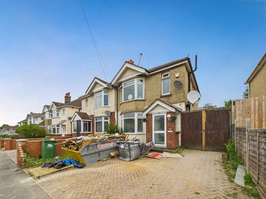 Property photo 1 of 11 3 Bedroom Semi Detached Home Situated Within Close Proximity Of Southampton General Hospital