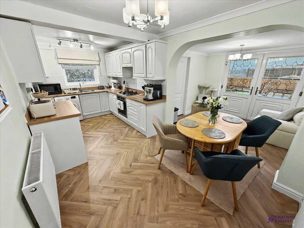 Property photo 2 of 18 Kitchen/Diner
