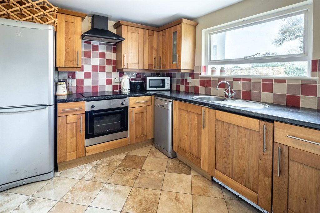 Property photo 3 of 17 Kitchen