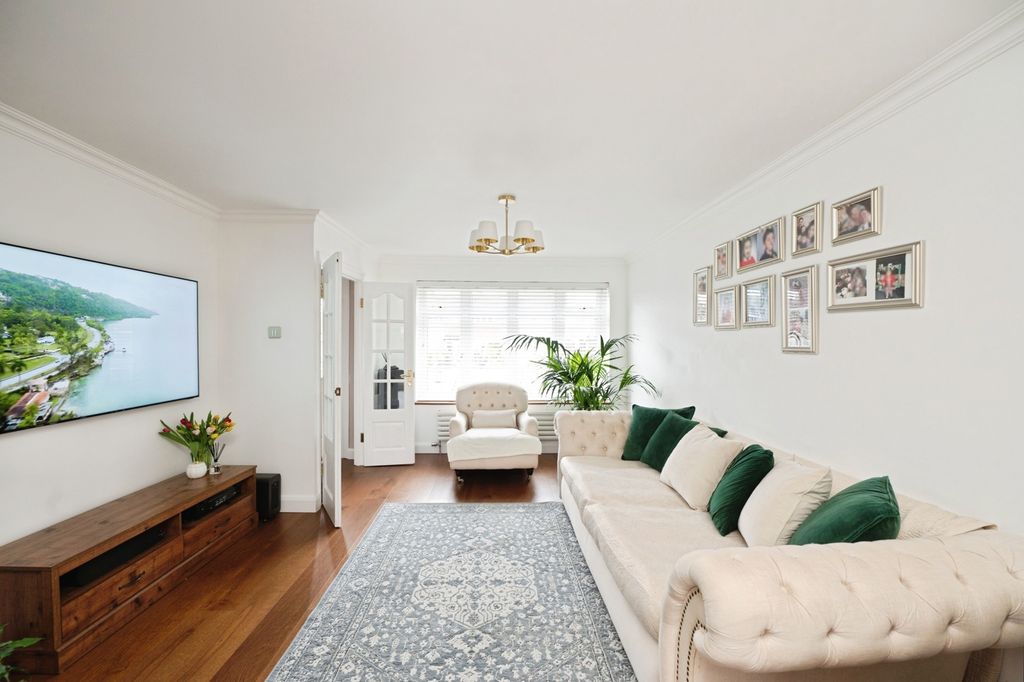 Property photo 2 of 16 Pbox-Img.Jpg