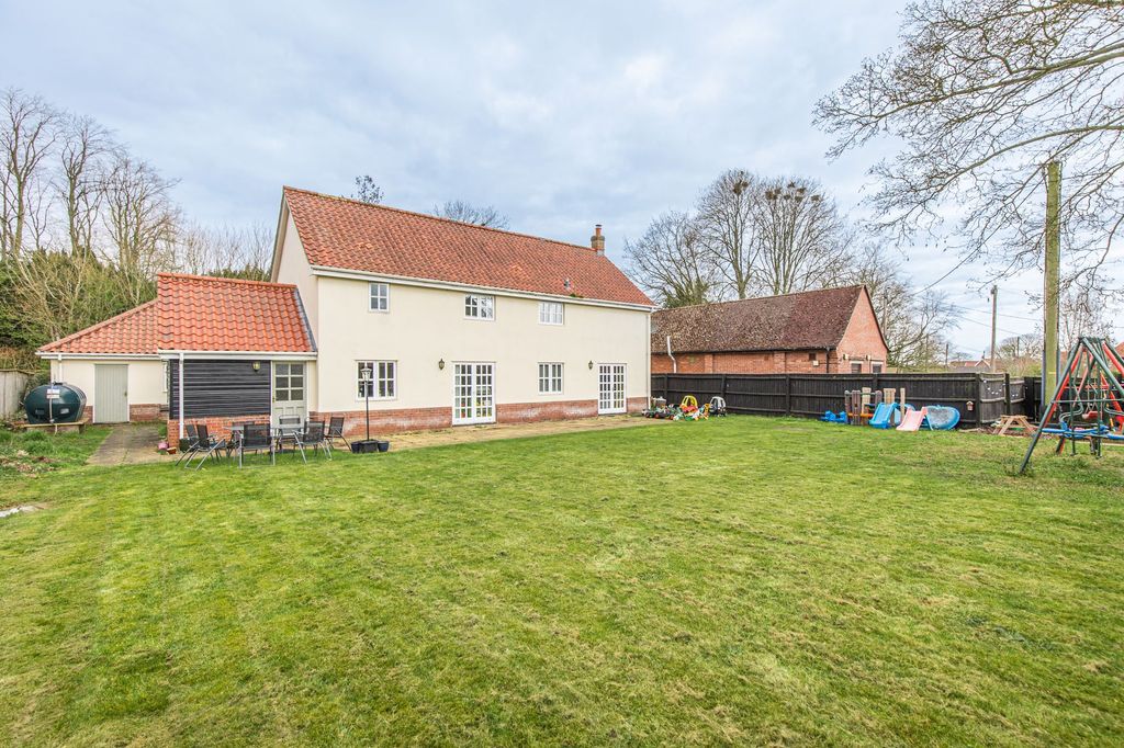 Property photo 2 of 16