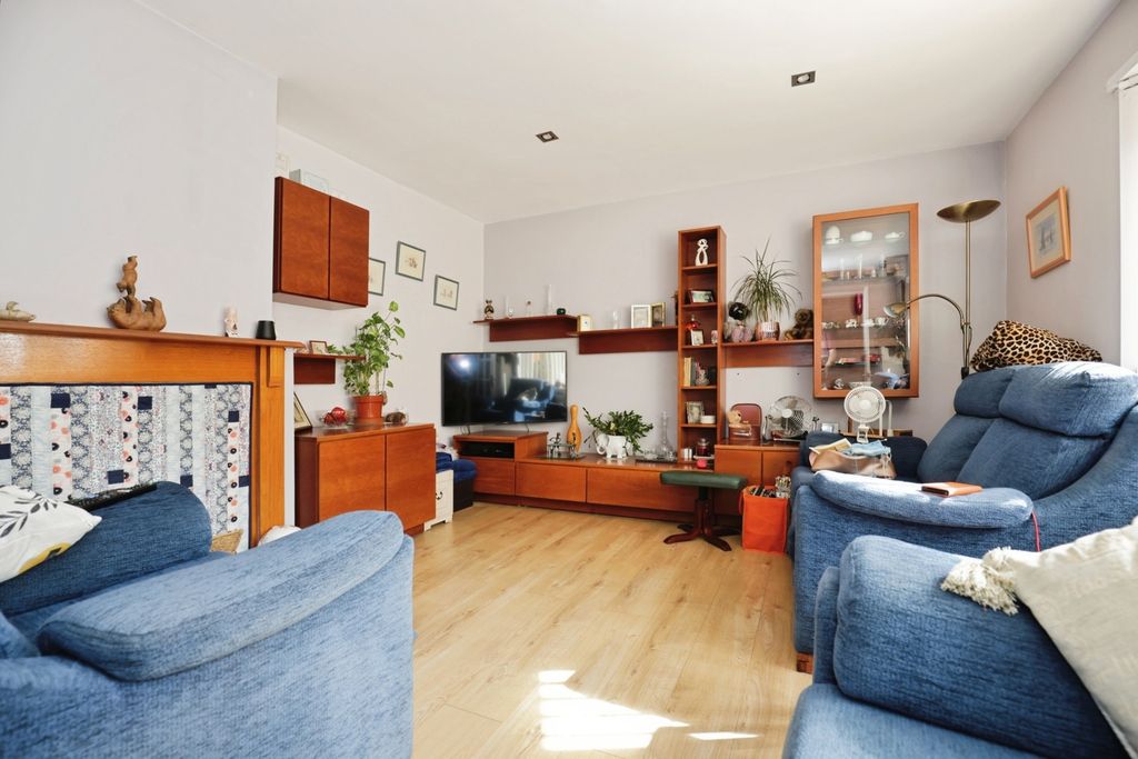 Property photo 2 of 14 Photo