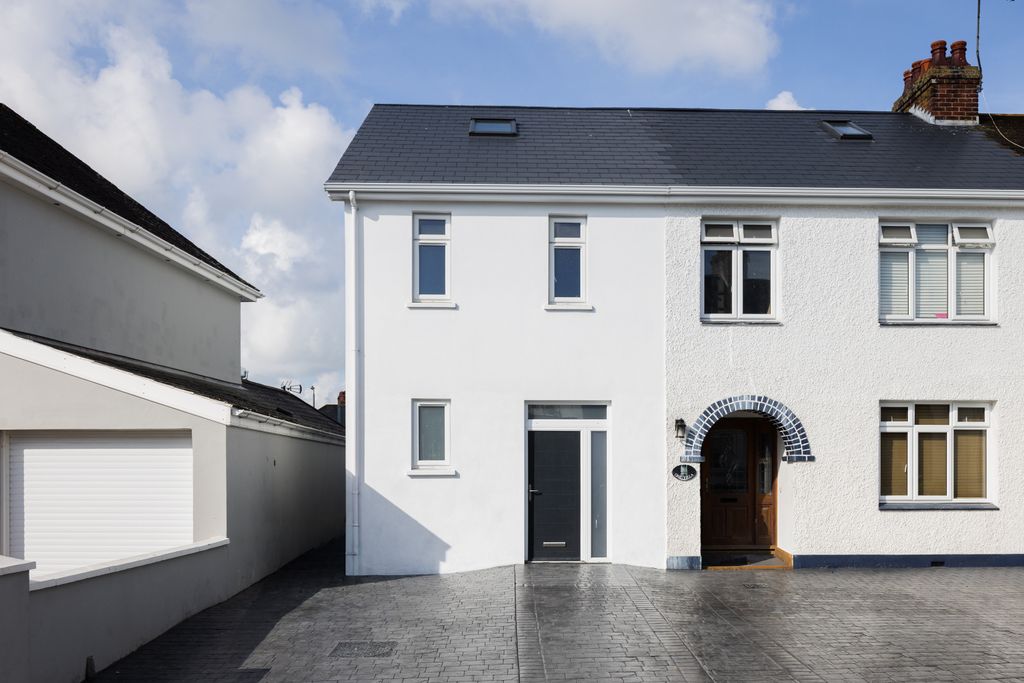 Property photo 1 of 20