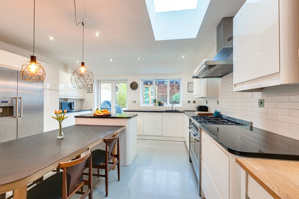 Property photo 2 of 35