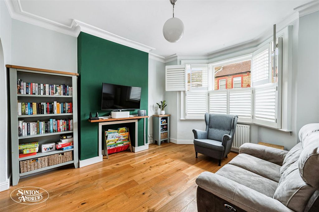 Property photo 2 of 14 117 Balfour Road-3.Jpg
