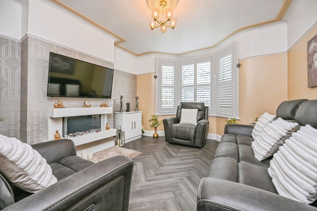 Property photo 3 of 19 Pbox-Img.Jpg