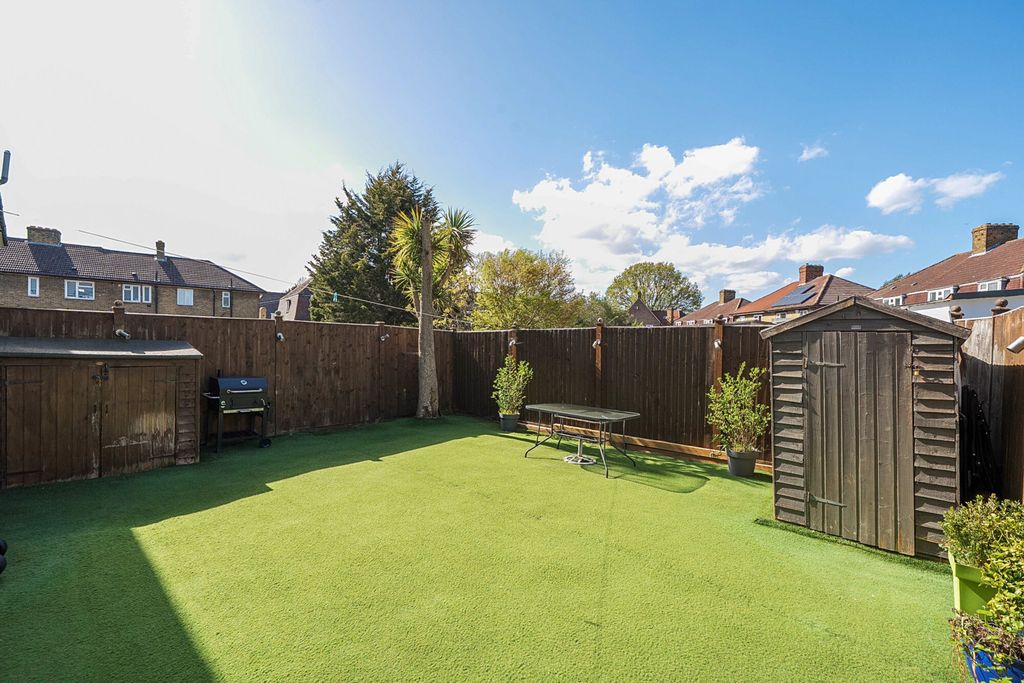 Property photo 3 of 13 Garden