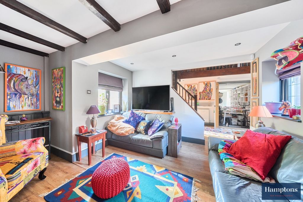 Property photo 2 of 19 Fenns Lane