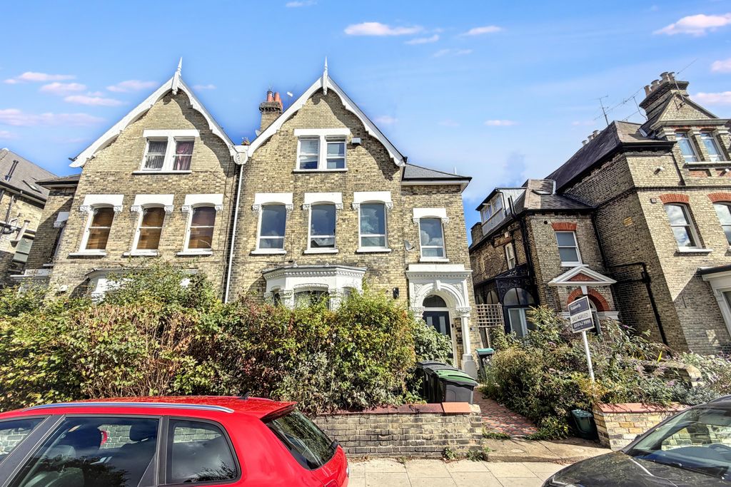 Property photo 1 of 9 Flat 2, 10 Ribblesdale Road, Hornsey, London, N8 7Ep