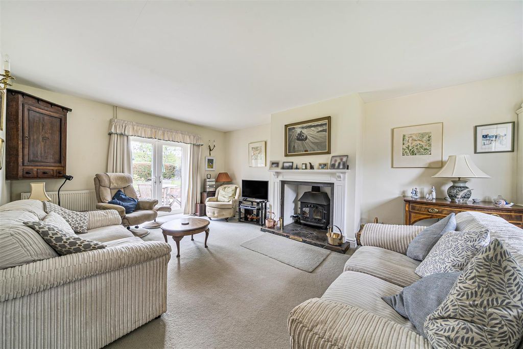 Property photo 2 of 20 Living Room