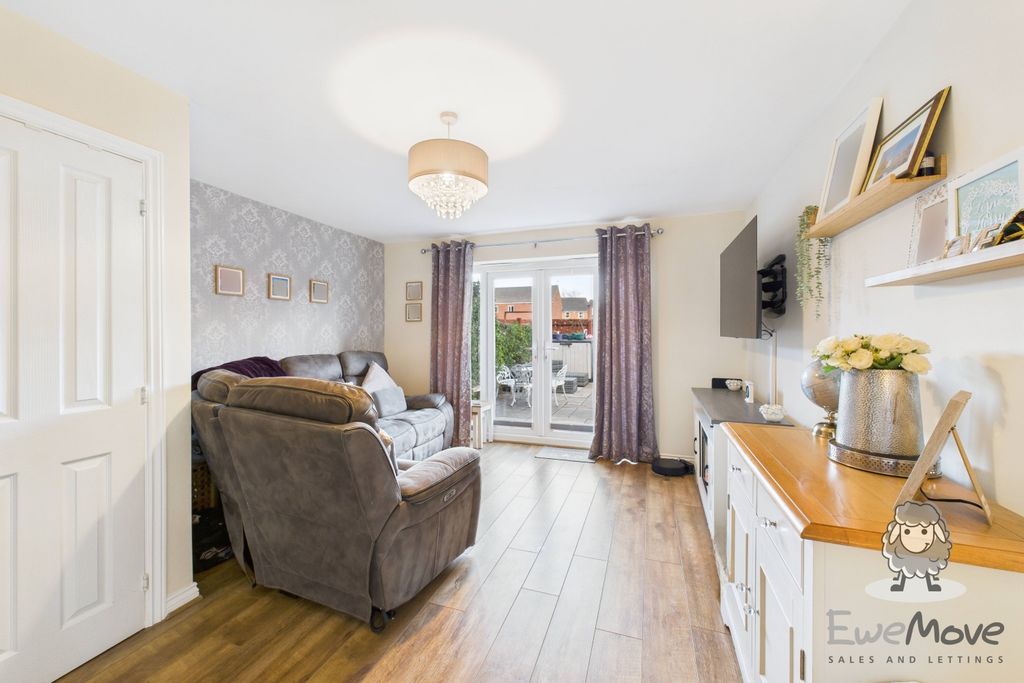 Property photo 3 of 18 8