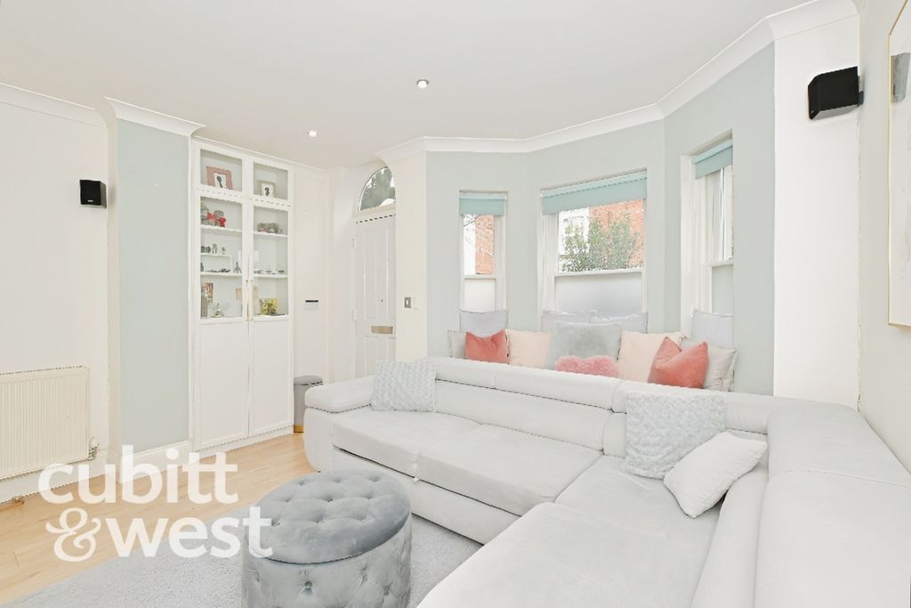 Property photo 3 of 17