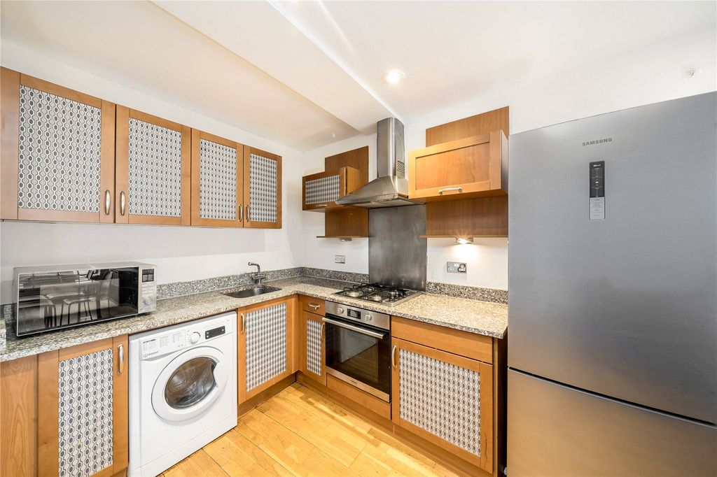 Property photo 2 of 7 Kitchen