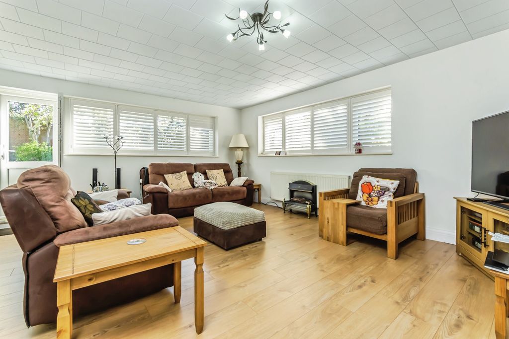 Property photo 2 of 21 Dsc00868