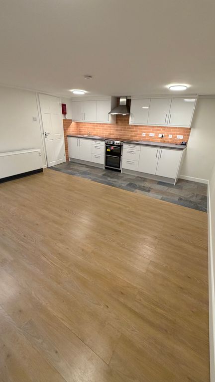 Property photo 3 of 7 Lounge/Kitchen