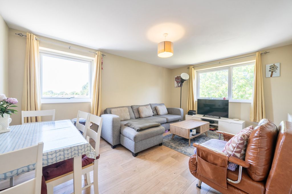 Property photo 2 of 17 1482254-4-6A352dc...