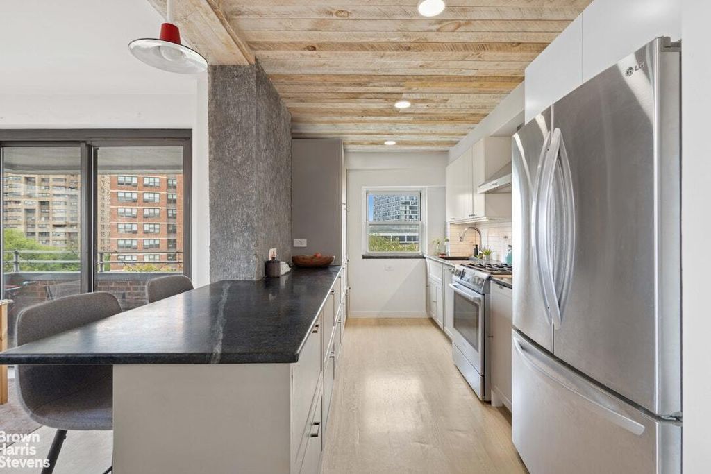 Property photo 2 of 12 <Alttext/>