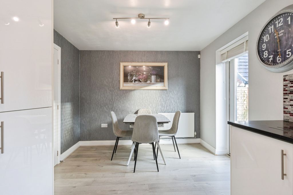 Property photo 3 of 15 Kitchen