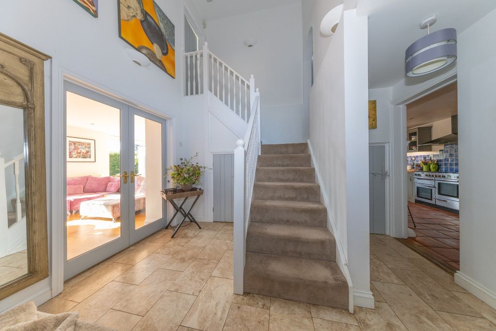 Property photo 2 of 23 4962302