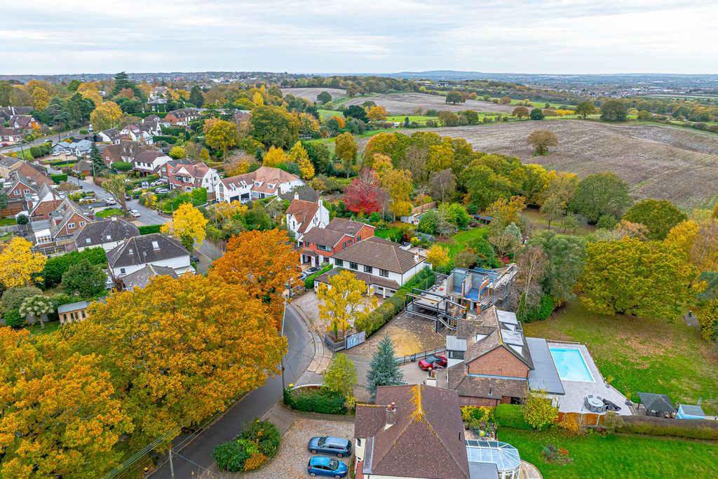 Property photo 3 of 37