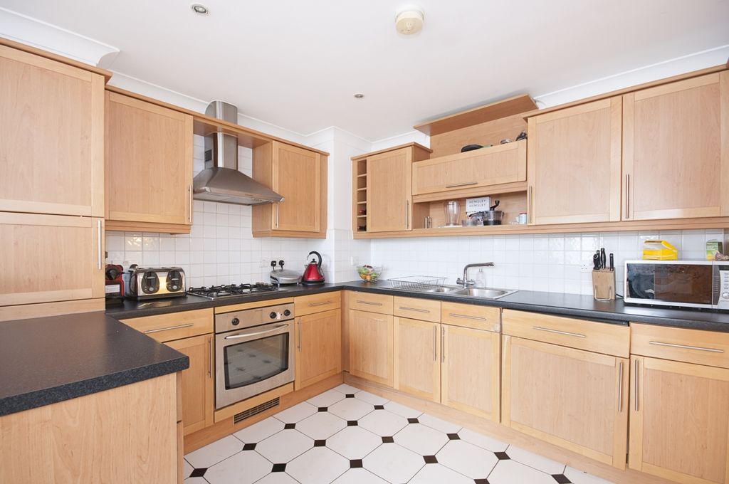 Property photo 2 of 6 Kitchen