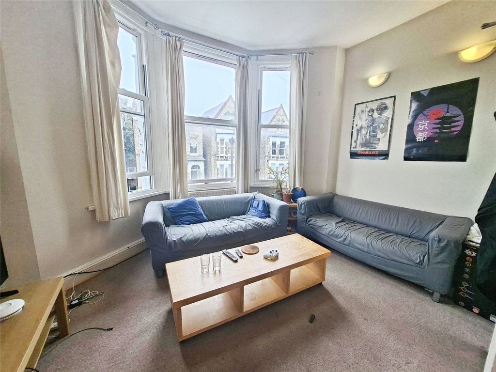 Property photo 2 of 7 Reception Roon