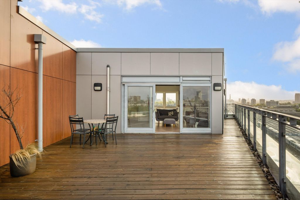 Property photo 3 of 16 Image