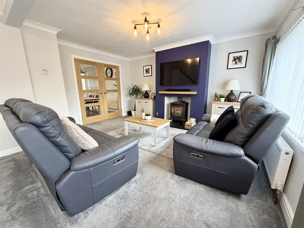 Property photo 2 of 32