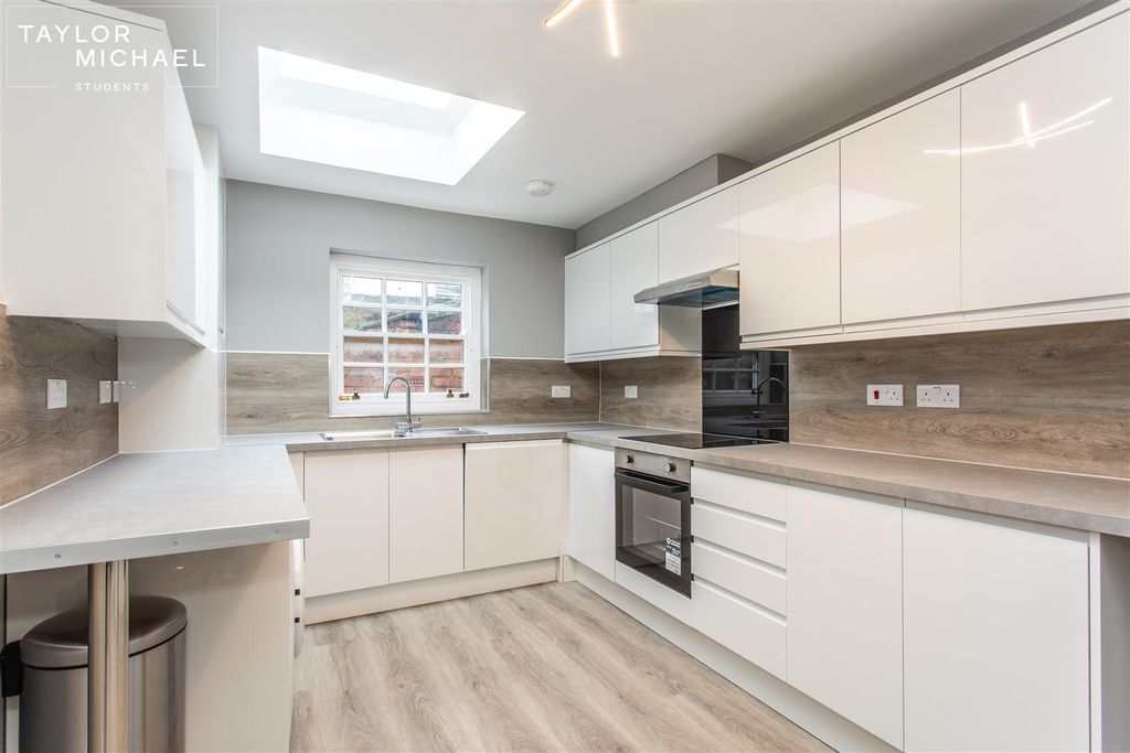 Property photo 3 of 29 Kitchen