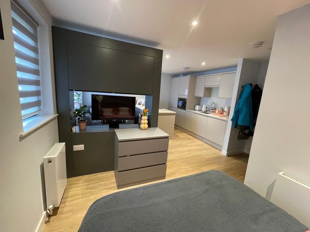 Property photo 2 of 7 Photo 4