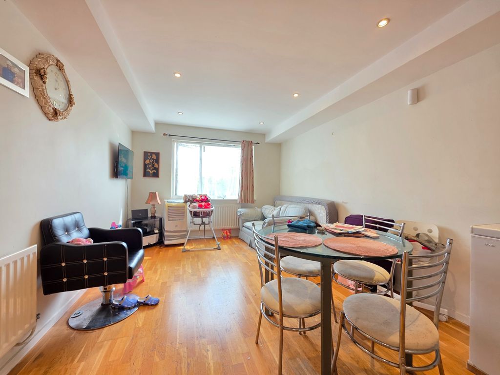 Property photo 2 of 10 Photo 2