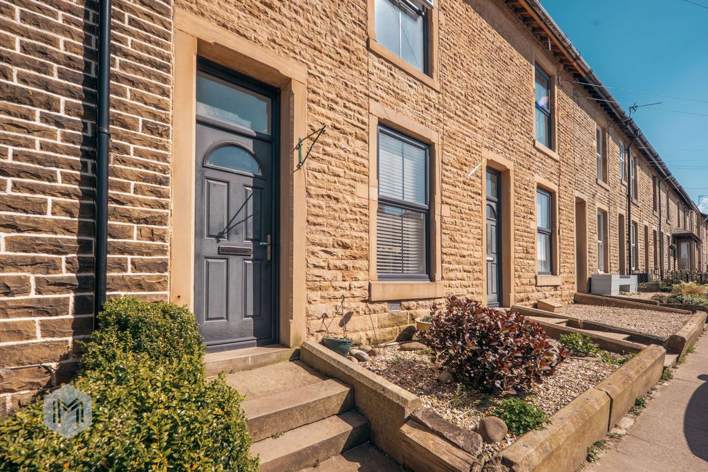 Property photo 2 of 32