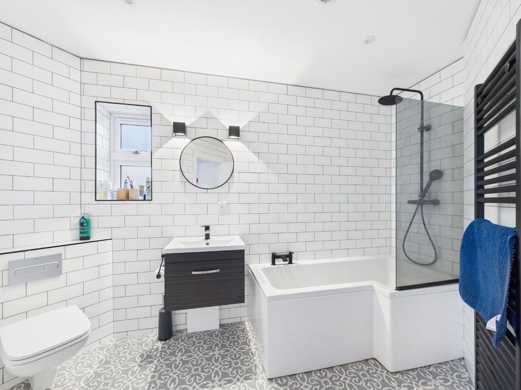 Property photo 3 of 27 Cam01530G0-Pr0343-Still013.Jpg