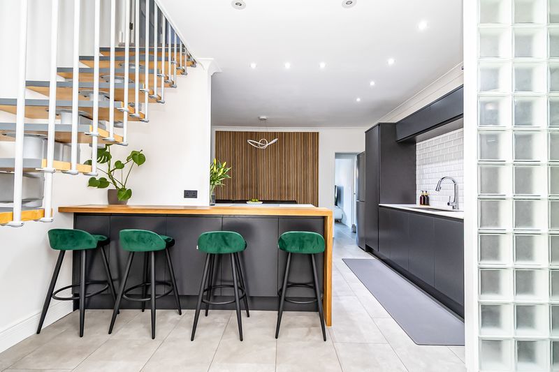 Property photo 2 of 36 .