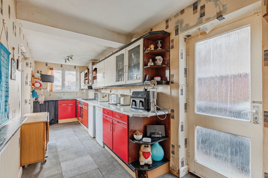 Property photo 3 of 14 Kitchen